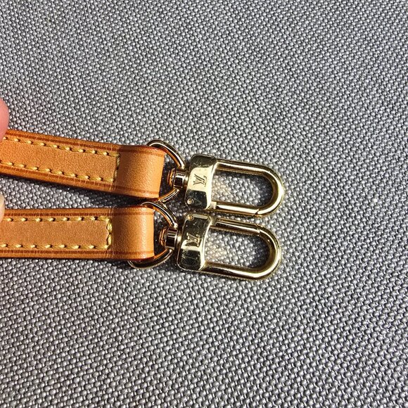 Louis Vuitton Roxbury Drive Vernis Amarante - Picture 10 of 12